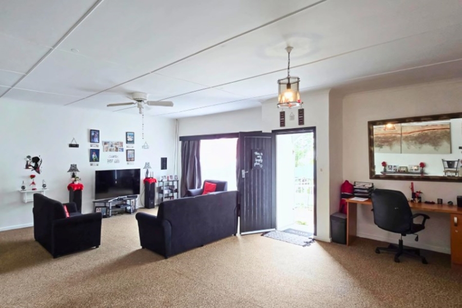 5 Bedroom Property for Sale in Gonubie Eastern Cape